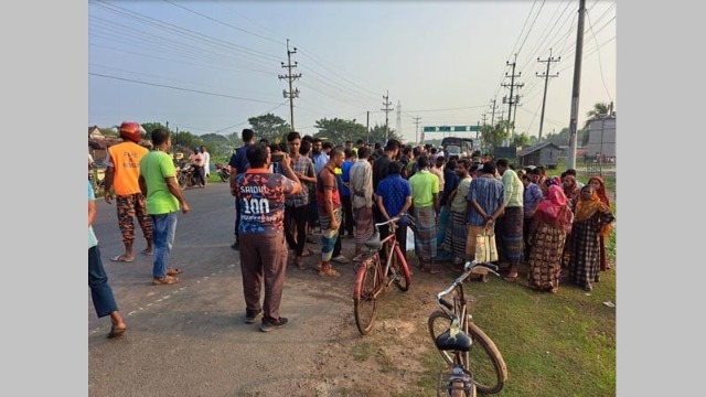 সাতক্ষীরায় ট্রাক-মোটরসাইকেল সংঘর্ষে নিহত ৩