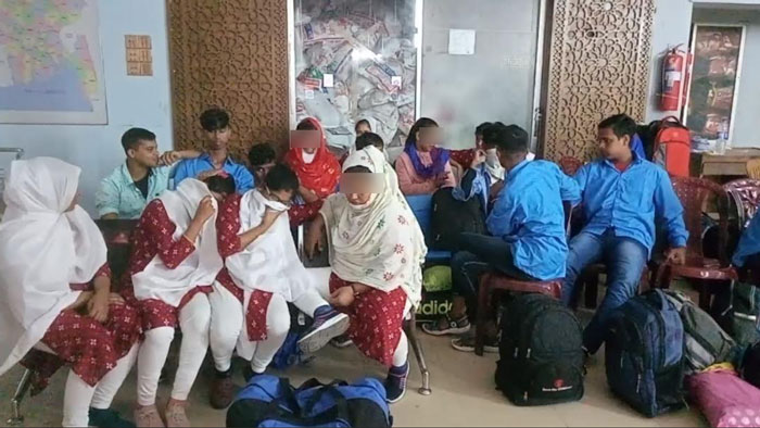 ভারতে পাচার ২৪ বাংলাদেশিকে হস্তান্তর