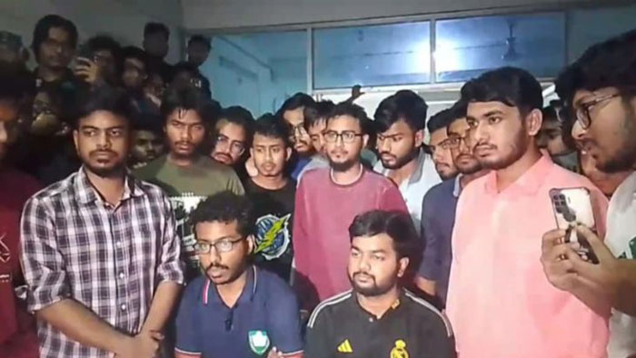 কুয়েট ভিসির পদত্যাগসহ ৫ দফা দাবি না মানলে ক্লাস-পরীক্ষা বন্ধ
