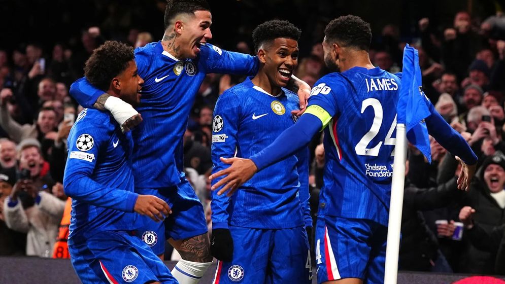 লাল কার্ড, অফসাইড আর এস্তেভাও ম্যাজিক, বার্সেলোনাকে হেসে খেলে হারিয়েছে চেলসি