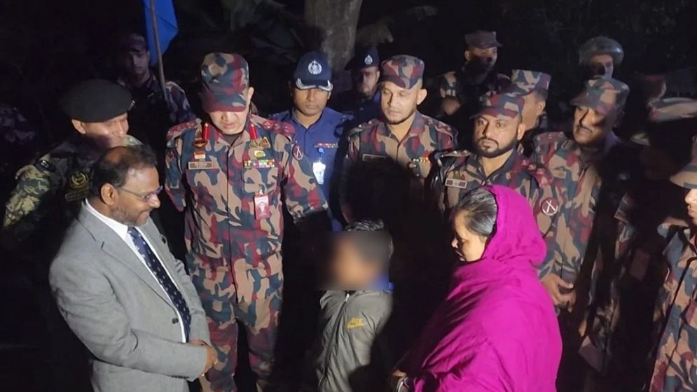 পুশ ইনের শিকার সেই ভারতীয় অন্তঃসত্ত্বা সোনালীকে বিএসএফের কাছে হস্তান্তর