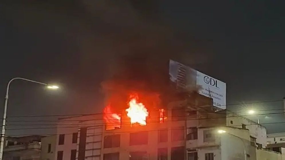 বনানীতে বহুতল ভবনে লাগা আগুন নিয়ন্ত্রণে