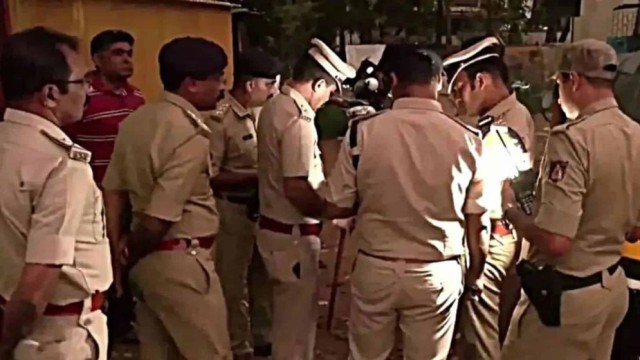 ভারতে ‘বাংলাদেশি’ আখ্যা দিয়ে মুসলিম দম্পতিকে রাস্তায় ফেলে মারধর
