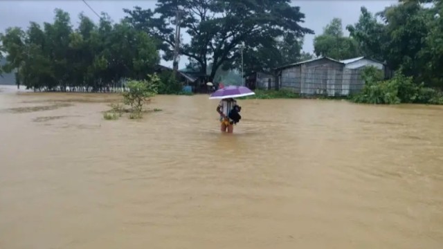 কক্সবাজারে পাহাড়ধসে ১২ জনের মৃত্যু, বিচ্ছিন্ন সেন্টমার্টিন