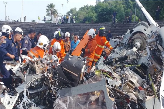 মালয়েশিয়ায় দুই হেলিকপ্টারের সংঘর্ষে নিহত ১০