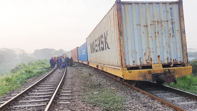 ৬ ঘণ্টা পর ঢাকা-চট্টগ্রাম-সিলেট রেল যোগাযোগ স্বাভাবিক