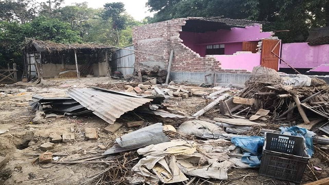 সিংড়ায় ৭০ বছরের বসবাসরত বসতভিটা থেকে উচ্ছেদ