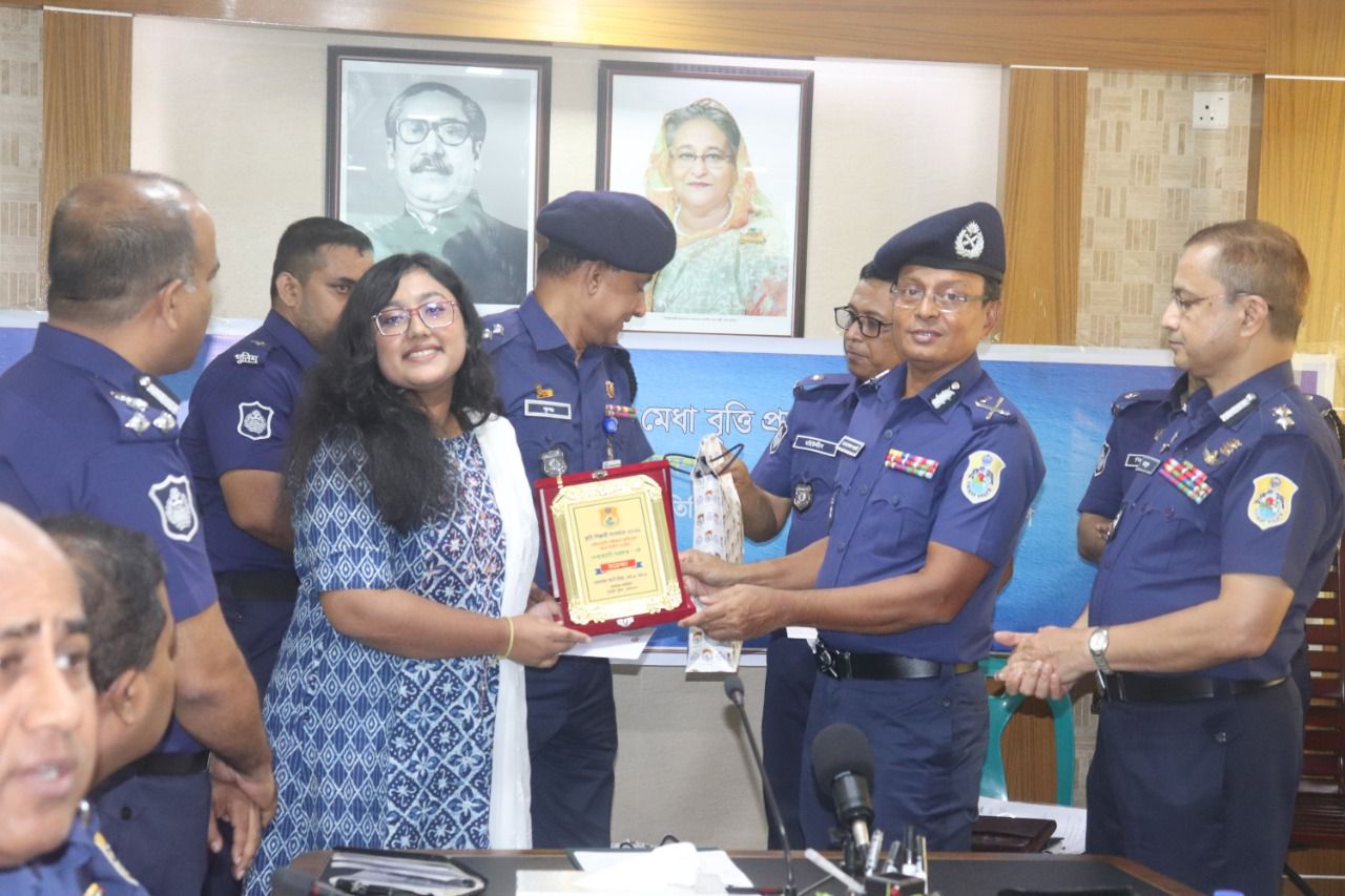 মেধাবৃত্তি ও সংবর্ধনার আয়োজন করেছে টুরিস্ট পুলিশ