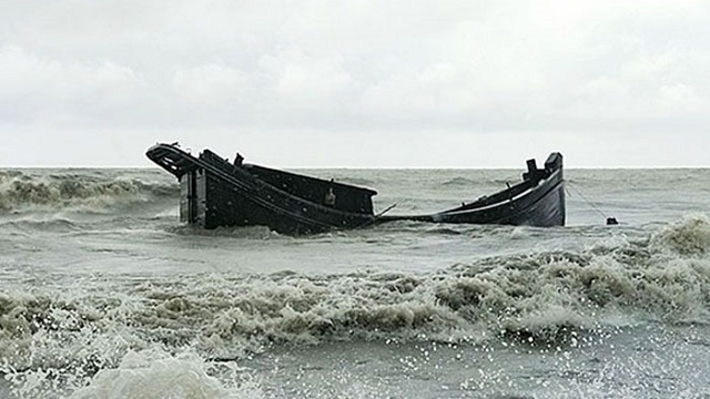 সাগরে ট্রলারডুবি: ২ দিনে সাতজনের মরদেহ উদ্ধার