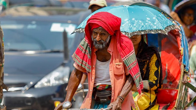 তীব্র গরমে নাকাল ঢাকাসহ দেশের ৫ অঞ্চল