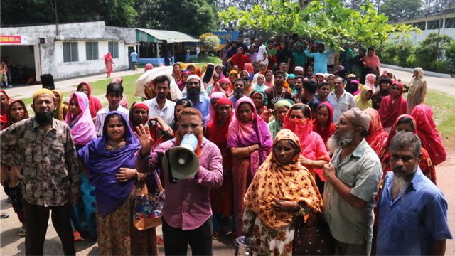 বরিশালে বেতন ও ঈদ বোনাসের দাবিতে শ্রমিকদের কর্মবিরতি, বিক্ষোভ