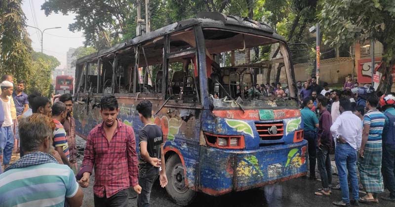 মোহাম্মদপুরে প্রজাপতি ও স্বাধীন পরিবহনে আগুন