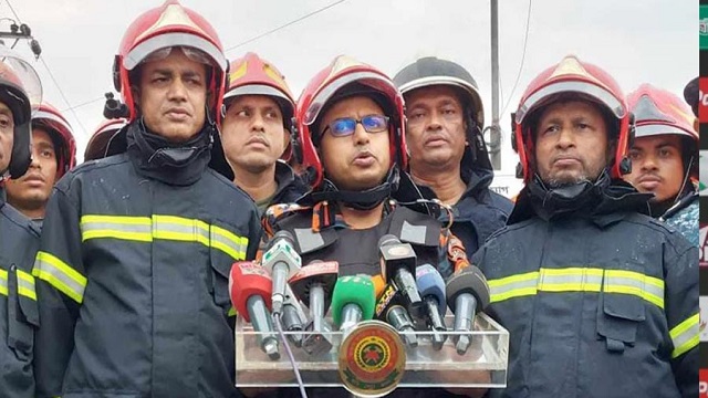 ডেমরায় আগুন লাগা ভবনটি ঝুঁকিপূর্ণ, ভেঙে পড়তে পারে: ফায়ার সার্ভিস