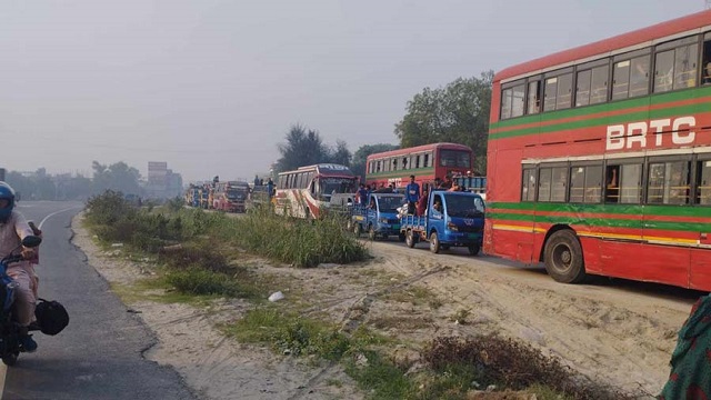 ২৫ কিলোমিটার যানজটে নাকাল ঈদে ঘরমুখো যাত্রী