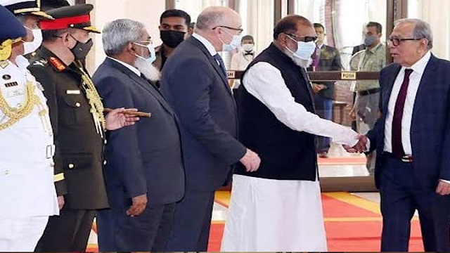 দেশে ফিরেছেন রাষ্ট্রপতি