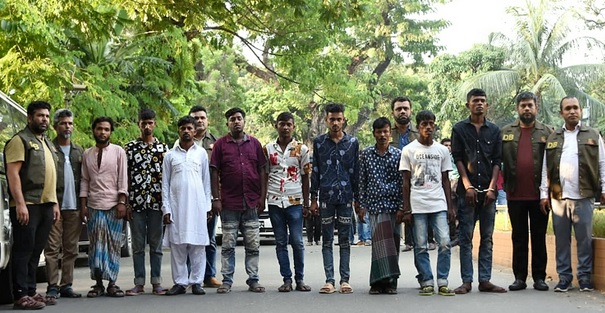 পুলিশ বক্সে হামলাকারীরা কেউ রিকশাচালক নয়: ডিবি