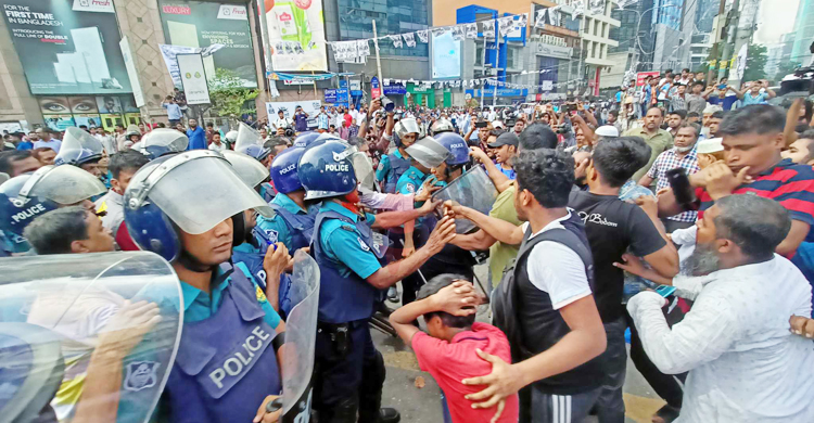 ব্যবসায়ী-পুলিশ সংঘর্ষে রণক্ষেত্র গুলশান